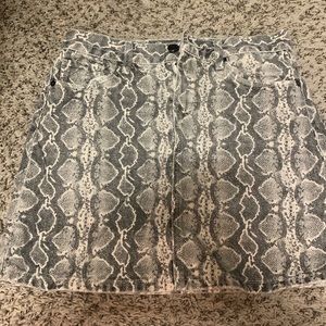 Snakeskin Jean skirt size 26
